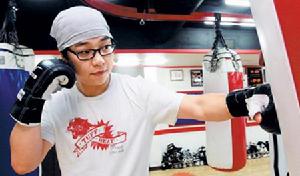 利用午休時間鍛鍊身體的韓國“午動族”。