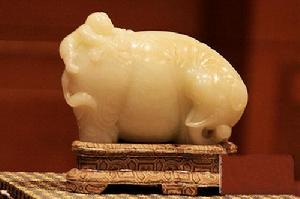 清乾隆白玉大象 清乾隆白玉大象