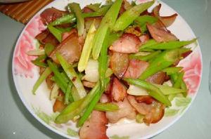 臘肉炒芹菜 臘肉炒芹菜