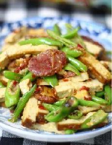豆腐乾炒臘腸