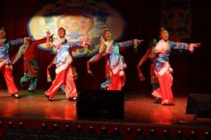 東納餐飲演藝中心 東納餐飲演藝中心