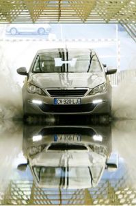 標緻雪鐵龍集團貝爾尚技術中心：為標緻308測試抗滲水性能