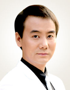 藍秀化妝學院院長張華立化妝師