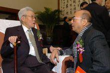 彭士祿院士（左）2005年1月15日參加中國核工業創建50周年