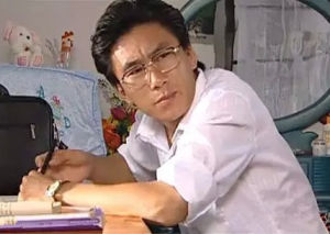 皮長山（孟令宇飾演）