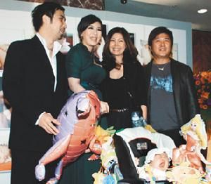 胡瓜與女兒前妻全家像