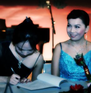 纖纖玉手指上生花河南成立首支女手模特隊