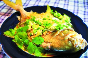 （圖）清蒸金鯧魚