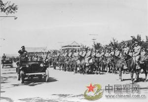 1950年的國慶閱兵式上，朱德總司令檢閱部隊