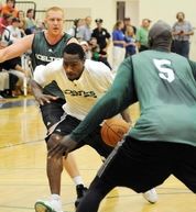 訓練中的托尼&middot;阿倫