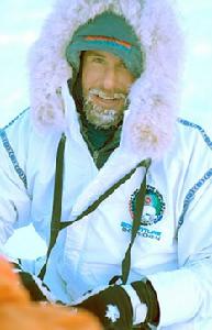 大衛&middot;羅斯柴爾德曾經去過北極，現在他將乘自製的塑膠帆船從舊金山漂流到悉尼。