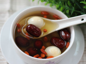 鮮蓮子紅棗杞子煲雞 鮮蓮子紅棗杞子煲雞