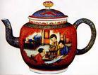 清琺瑯彩瓷開光仕女茶壺