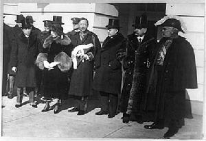 （圖）美國白宮門前（1921年解決山東問題的華盛頓會議之時）