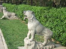 羑里城八卦迷宮前的十二生肖石像