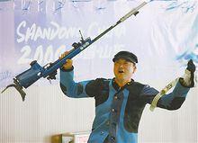 2009年全運會 王煒一奪冠後舉槍慶祝