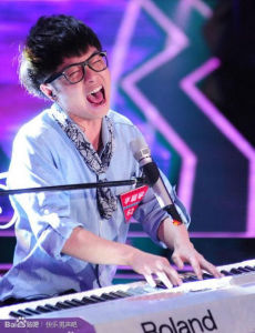 華晨宇演唱照片