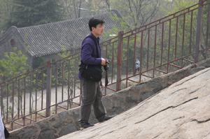 考察山東岡山摩崖石刻