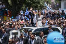 馬克里與第一夫人前往總統府就職