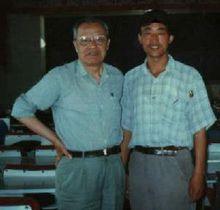 徐利治（左）