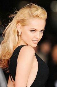 婭尼娜·斯圖迪利納 婭尼娜·斯圖迪利納