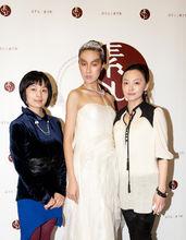 上海時裝周 SU素創始人與超模合影