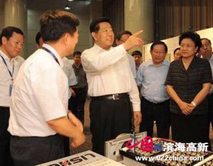 天津力神電池股份有限公司總裁秦興才與賈慶林