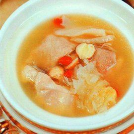 銀耳淮山煲雞湯 銀耳淮山煲雞湯
