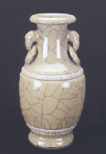 淺黃釉雙耳環開片瓷瓶 淺黃釉雙耳環開片瓷瓶