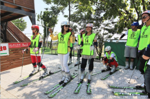 一年一度的尖鋒旱雪滑雪比賽