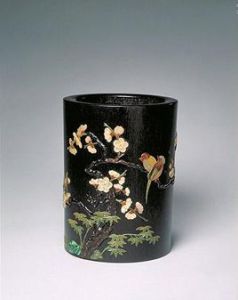 清紫檀百寶嵌梅竹雙禽圖筆筒 清紫檀百寶嵌梅竹雙禽圖筆筒