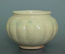 北宋磁州窯白釉瓜楞罐 北宋磁州窯白釉瓜楞罐