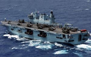英國“海洋”號兩棲直升機母艦
