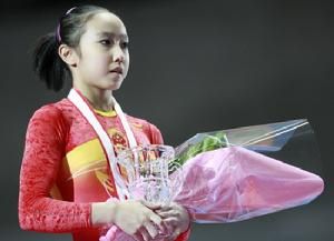 009年7月19日，黃秋爽在領獎台上。當日，在日本千葉舉行的日本杯國際體操邀請賽上，中國選手黃秋爽以58.90分的成績奪得女子個人全能冠軍。