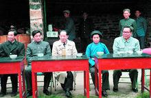 胡耀邦和鄧小平，陳雲在一起