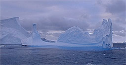 永不沉睡的冰山