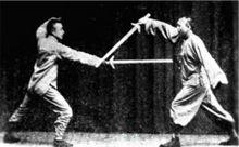 李景林(右)傳授弟子黃元秀武當劍