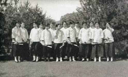 在“男女授受不親”的中國,男女同校如何實現? 在“男女授受不親”的中國,男女同校如何實現?