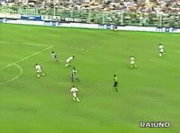 進球後的巴蒂仰天哭泣