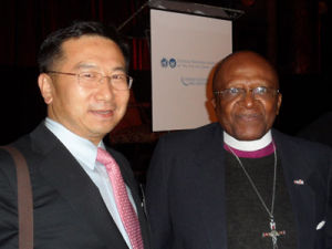 趙雲龍和諾貝爾和平獎得主，南非tutu大主教