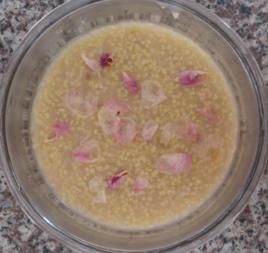 玫瑰冰糖小米粥 玫瑰冰糖小米粥