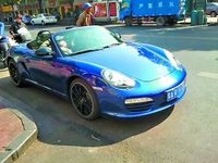 少女獨自打的離開