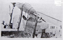 圖為南苑航空學校教育長蔣逵在接收法國飛機