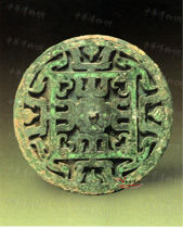 戰國鑲嵌綠松透雕幾何紋鏡 戰國鑲嵌綠松透雕幾何紋鏡