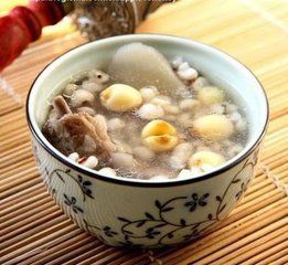 蓮米苡仁烏雞湯 蓮米苡仁烏雞湯