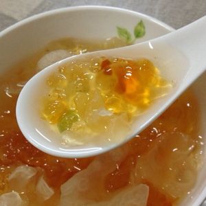 桃膠銀耳雪梨羹