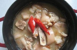 酸梅豬腳煲 酸梅豬腳煲