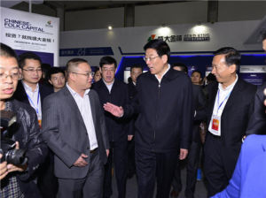 湖南省省委書記徐守盛與盛大金禧董事長盤繼彪親切交談