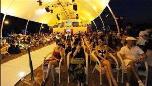 逢場作樂 逢場作樂