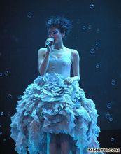 王菲歷次演唱會驚艷造型大賞三